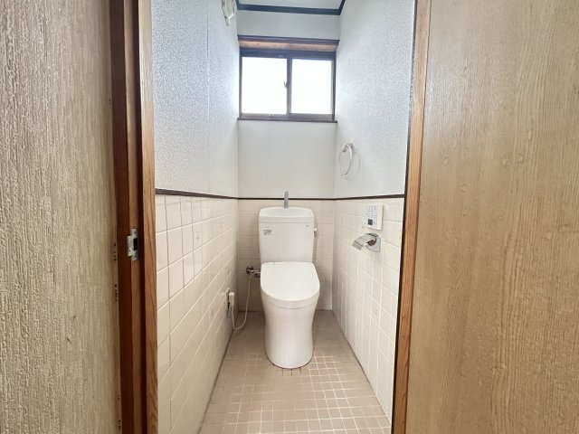 勝立売家【トイレ】２階トイレは災害に強いタンク付きトイレです！！