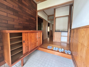 勝立売家【玄関】状態の良い建物で玄関もきれいです！！