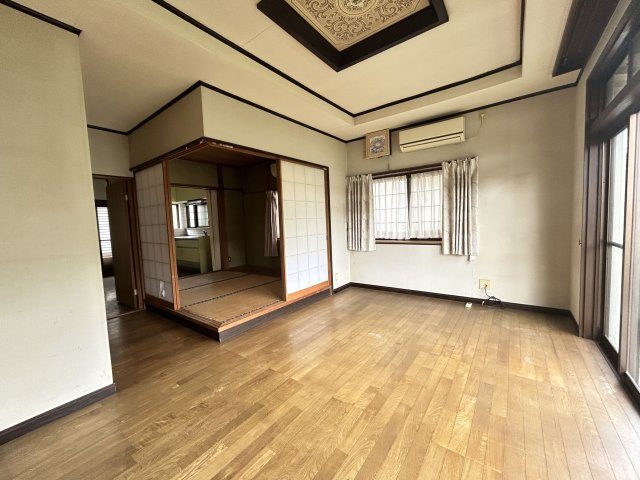 勝立売家【居間・リビング】おしゃれな小上がりの付きの和室です！