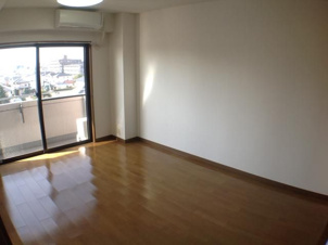 イタニティ壱番館【居間・リビング】