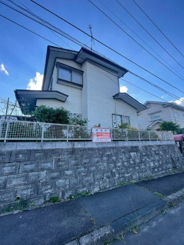 盛岡市松園１丁目の中古一戸建【前面道路含む現地写真】
