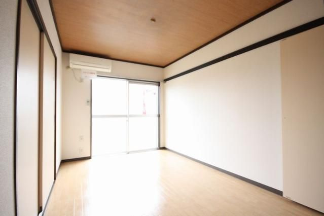 メゾンしろばらＢ【洋室】