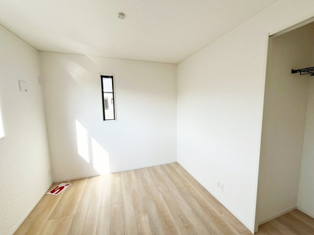 クローゼットがあるため、お部屋にはいっぱいインテリアを置くことが出来ます