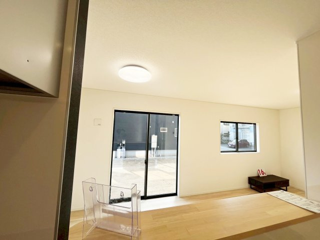 キッチンからリビングを見渡せるのでお子様の様子を見ながら料理ができます