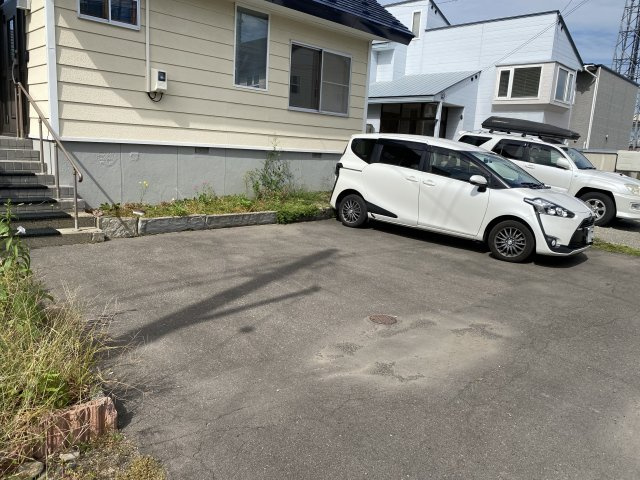 西１５条南２丁目リースハウス【駐車場】