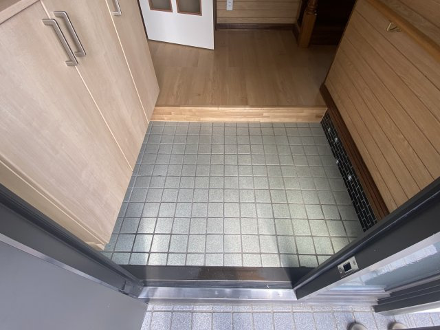 西１５条南２丁目リースハウス【玄関】