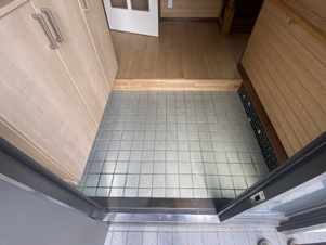 西１５条南２丁目リースハウス【玄関】