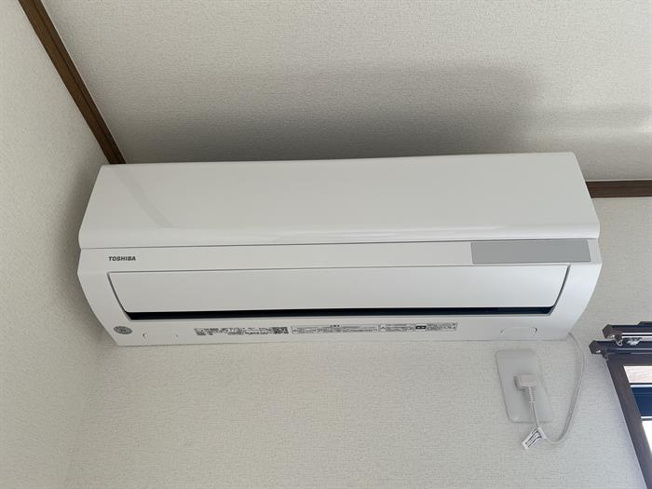 新しいエアコンが設置しています。