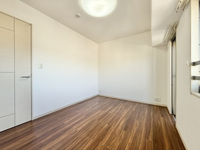 サーパス朝日通り【洋室】