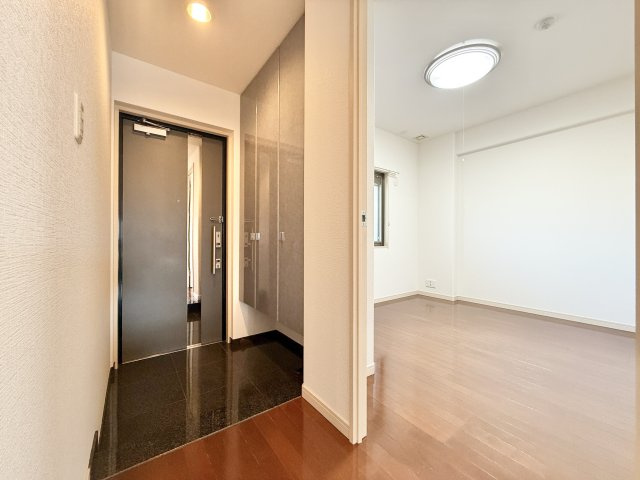 サーパス朝日通り【玄関】