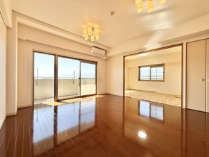 サーパス朝日通り【居間・リビング】