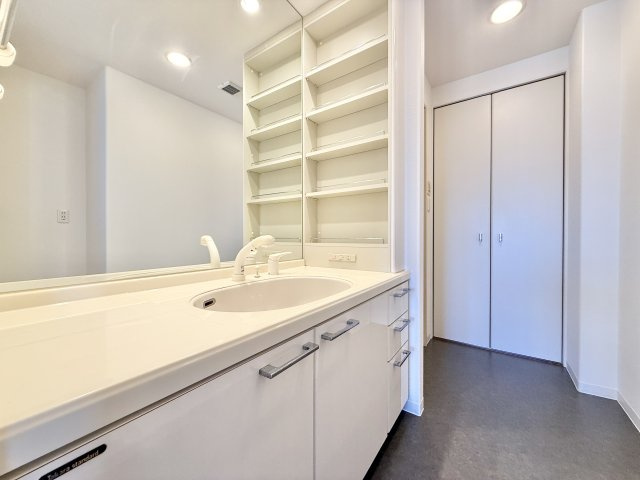 サーパス朝日通り【独立洗面台】