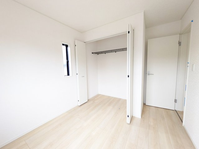 クローゼットがあるため、お部屋にはいっぱいインテリアを置くことが出来ます