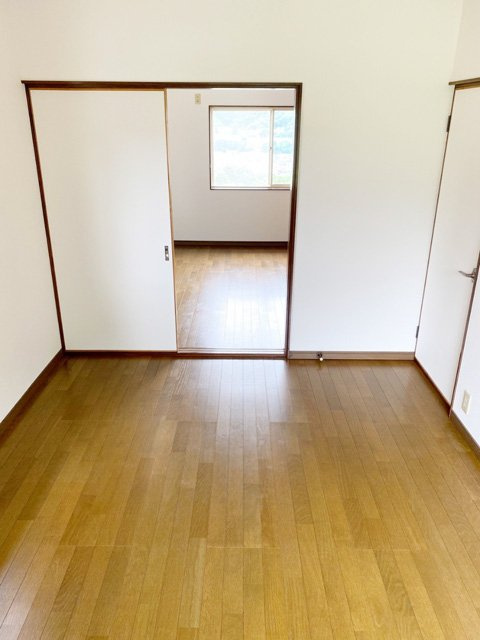 御嵩町南山台貸家【洋室】2階南側洋室