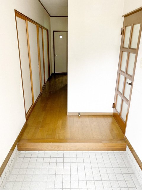 御嵩町南山台貸家【玄関】