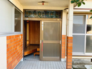 姶良市東餅田中古戸建て【その他】玄関スペースも広く確保されており、開放感があります。玄関ドア交換工事も
承っております。