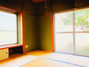 姶良市東餅田中古戸建て【和室】和室からフローリング、琉球畳にされても素敵ですよね。