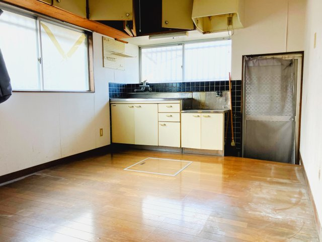 姶良市東餅田中古戸建て【キッチン】キッチンでお料理をお楽しみください。お好みに応じてアイランド・ペニュシュラ型へ
リフォームいたします。お気軽にご相談ください。