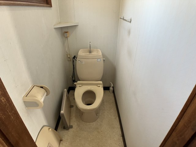 米町4丁目6-10，14，16売家【トイレ】
