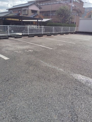 サンプレイス【駐車場】