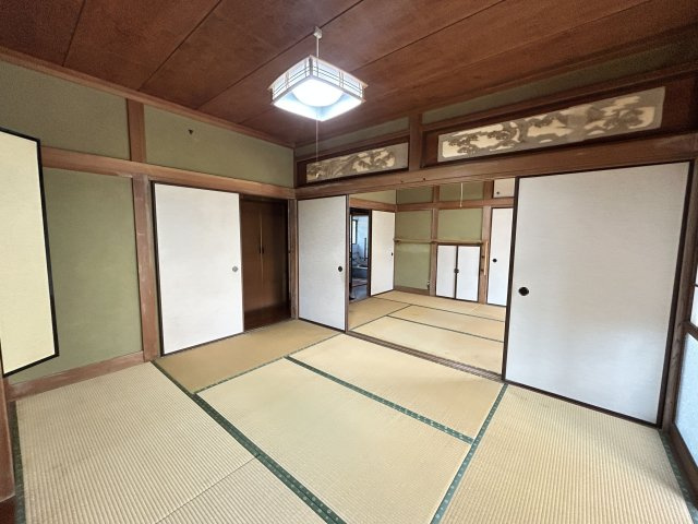 長溝町売家【和室】使い勝手の良い１階和室の続き間です！！