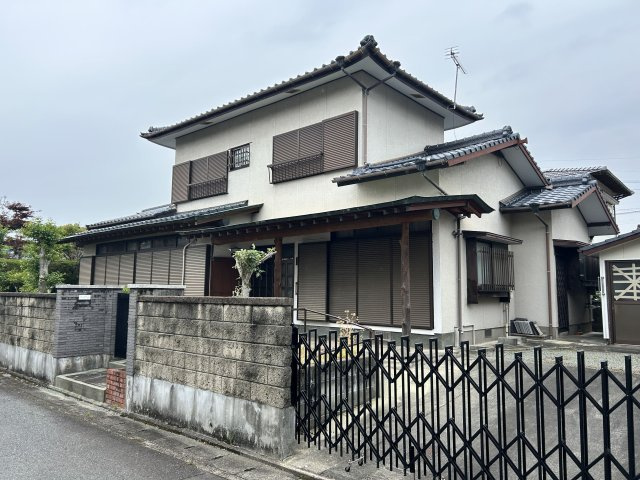 長溝町売家【外観】状態良好な南向きの明るい物件です！