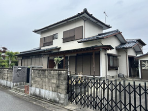 長溝町売家【外観】状態良好な南向きの明るい物件です！