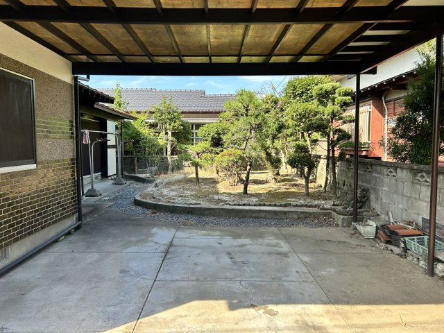 荒尾市万田売家【駐車場】駐車場部分です！奥にはお庭があります！