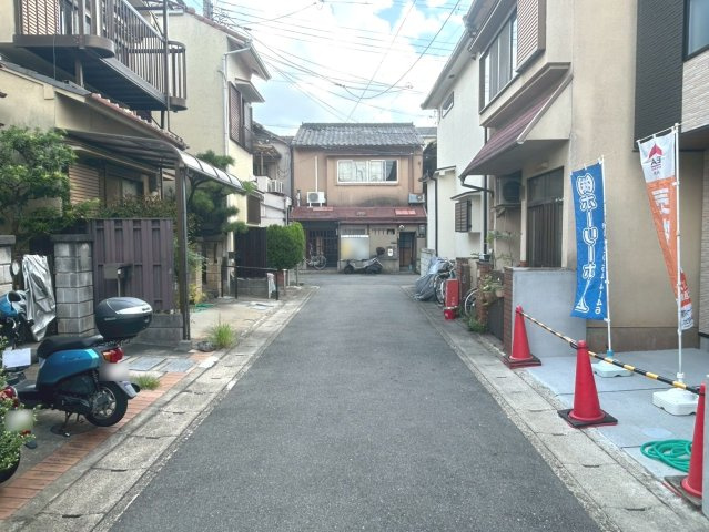 右京区嵯峨中又町【前面道路含む現地写真】徒歩約7分圏内にスーパー・コンビニ・ドラッグストアあり、お買い物便利★