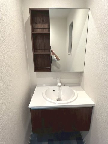 右京区嵯峨中又町【独立洗面台】《洗面台》Panasonic：Cライン フロートタイプでスッキリ！
