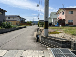 横手市雄物川町字出向売地【前面道路含む現地写真】