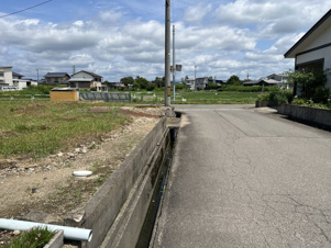 横手市雄物川町字出向売地【前面道路含む現地写真】