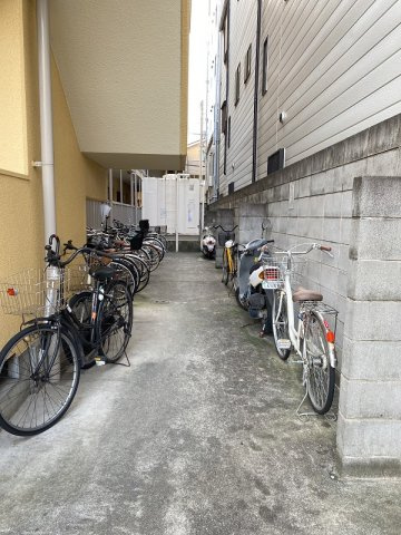 メゾン南加賀屋 【共有部分】敷地内の駐輪場です。