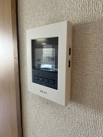 メゾン南加賀屋 【セキュリティ】モニター付きドアホンがあります。