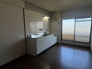 メゾン南加賀屋 【キッチン】リビングです。