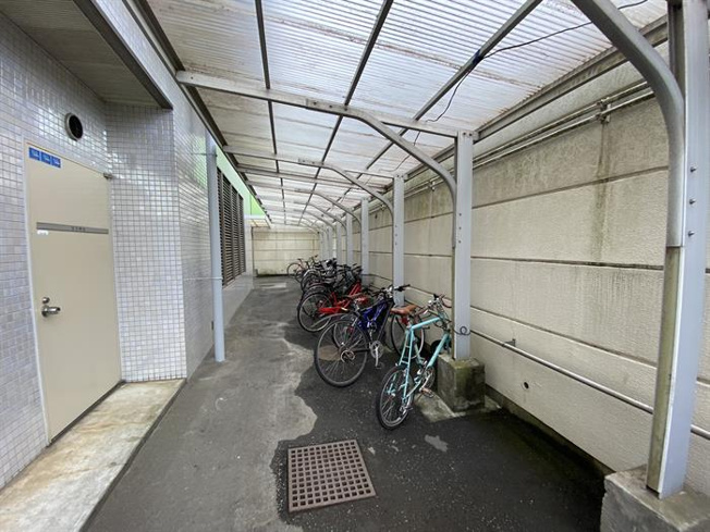 屋根付き駐輪場無料で利用可