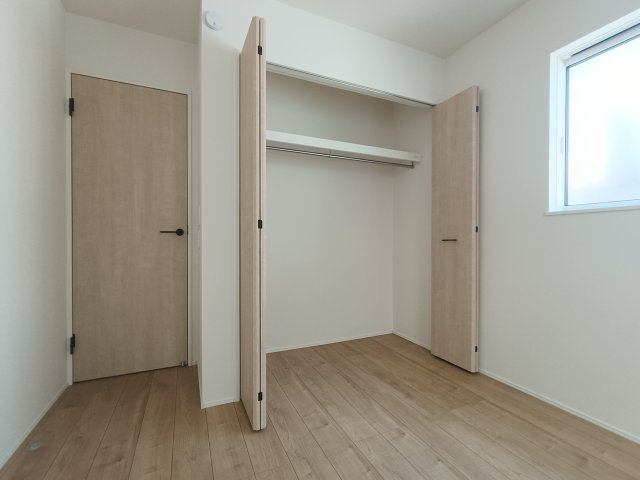 1号棟【収納】■クローゼット　ロング丈のお洋服の収納も楽々♪