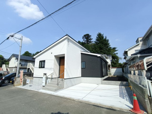 1号棟【外観】■外観　TVモニター付きインターホンで来訪者が確認できて安心♪