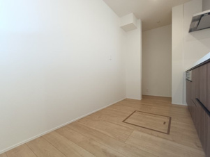 1号棟【キッチン】■キッチン　パントリー設置で食品や調味料の収納も楽々♪床下収納は保存食などの収納に♪