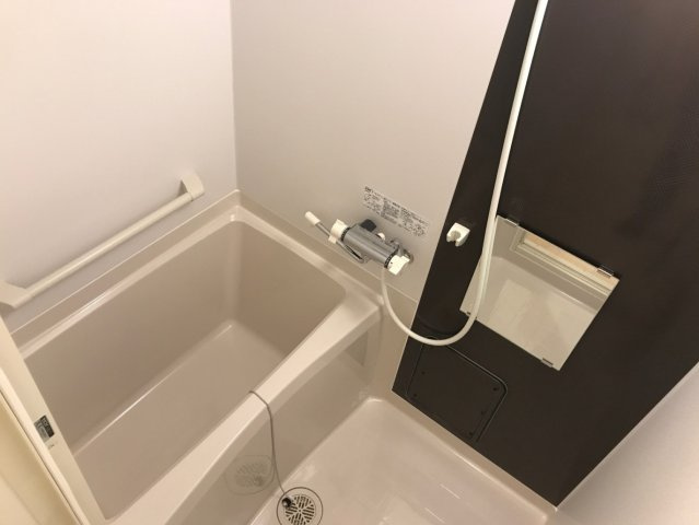 クレイノ西山【浴室】雨の日にも便利な浴室換気乾燥機付き