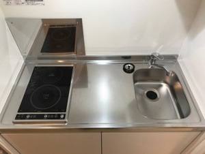 クレイノ西山【キッチン】IHコンロ付き。自炊派にはワイドなキッチンで楽しく料理