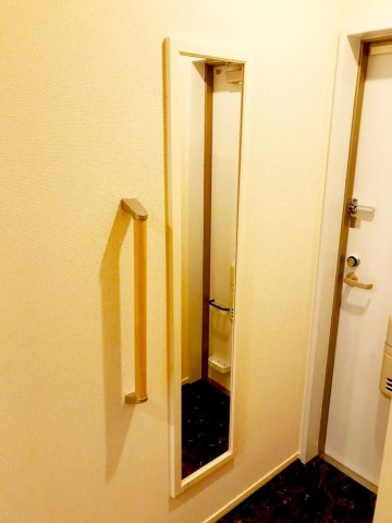 クレイノ西山【その他】姿見付き。お出かけ前のセルフチェックに