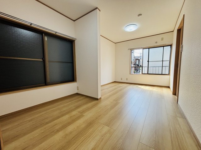 スプリングヒルズ【洋室】