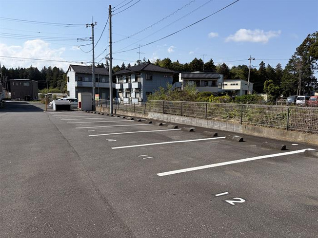 敷地内広めの駐車場です！