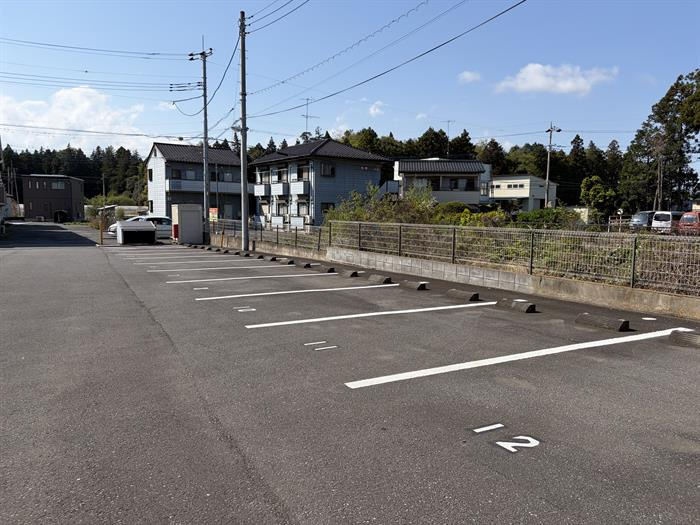 敷地内広めの駐車場です！