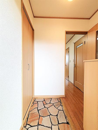 玄関にも収納ついてます！