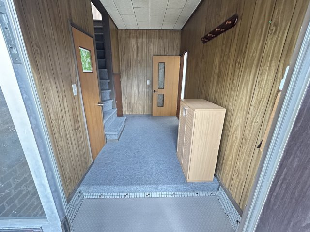 Ｍ西１８南２貸家【玄関】