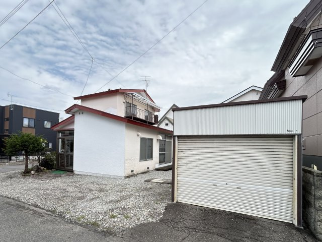 Ｍ西１８南２貸家【駐車場】