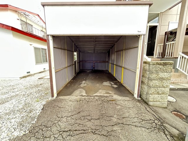 Ｍ西１８南２貸家【駐車場】