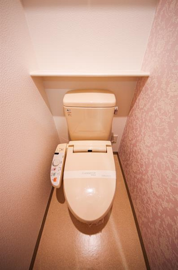 今では欠かせない温水洗浄便座付き☆